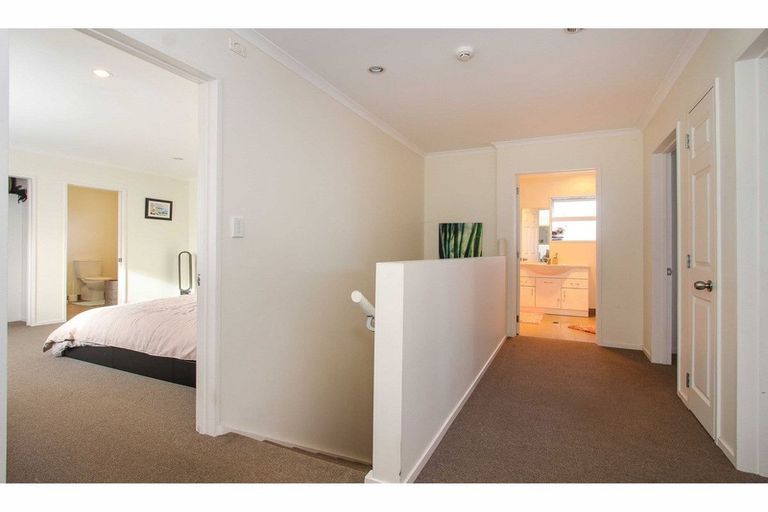 Photo of property in 40 Roberts Road, Glenfield, Auckland, 0629