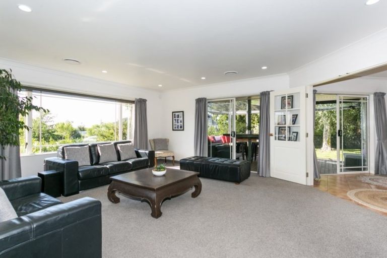 Photo of property in 17 Woodlands Drive, Havelock North, 4130