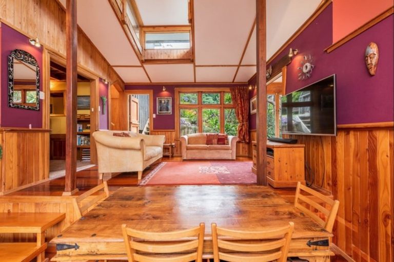 Photo of property in 39 Airlie Road, Plimmerton, Porirua, 5026