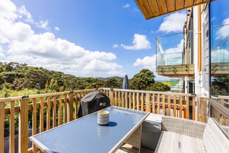 Photo of property in 11a Rockpool Road, Orewa, 0931
