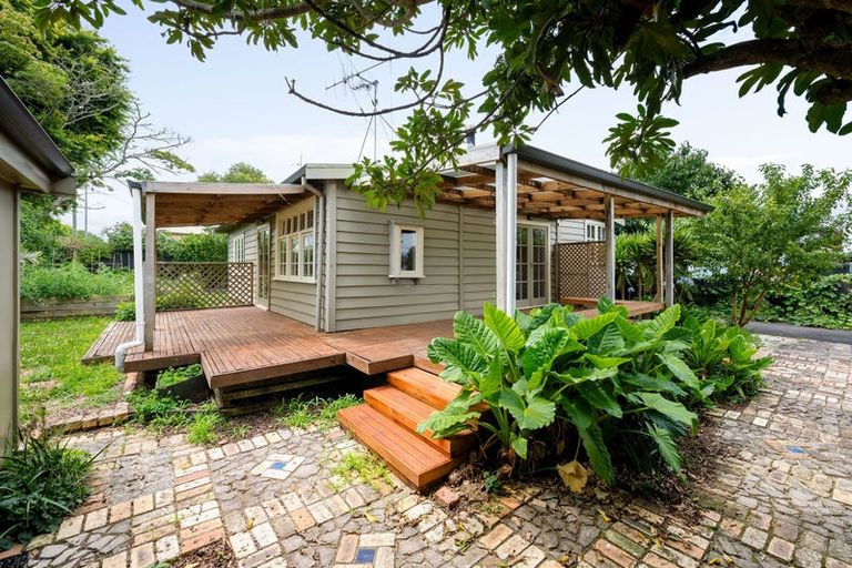 Photo of property in 18 Naylor Street, Hamilton East, Hamilton, 3216