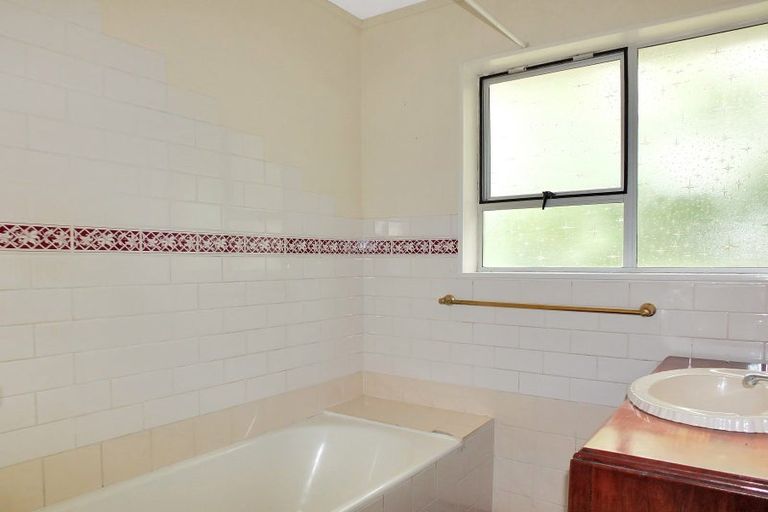 Photo of property in 7a Puketea Street, Tokomaru, Palmerston North, 4474