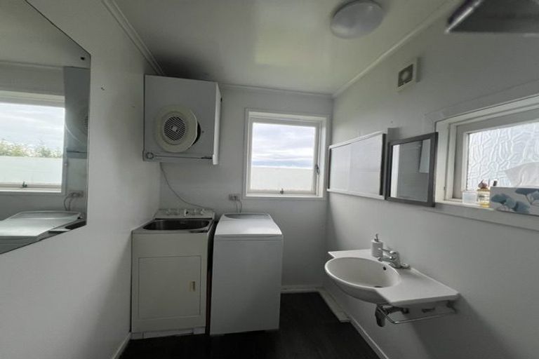 Photo of property in 1/23a Seaview Road, Castor Bay, Auckland, 0620