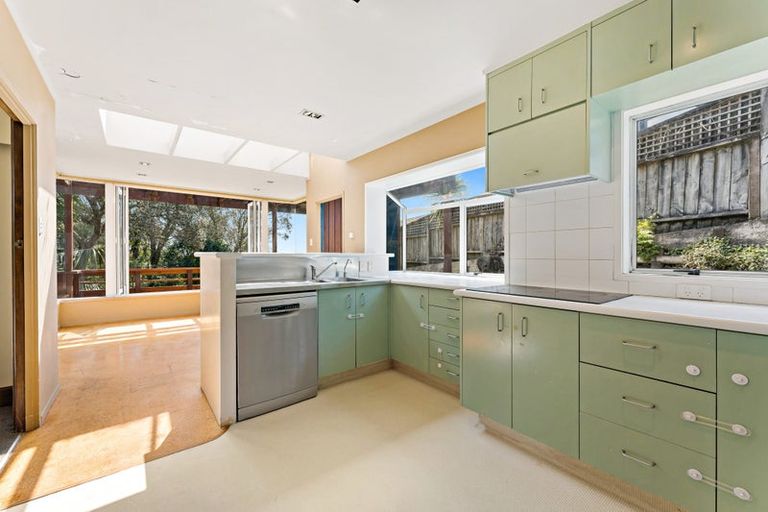 Photo of property in 603 East Coast Road, Browns Bay, Auckland, 0632