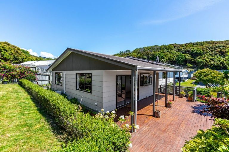 Photo of property in 61 Albatross Close, Whitby, Porirua, 5024
