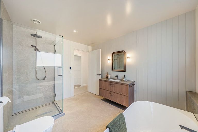 Photo of property in 405a Paekakariki Hill Road, Paekakariki Hill, Porirua, 5381