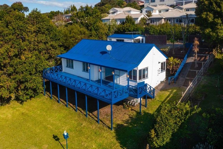 Photo of property in 13 Trias Road, Totara Vale, Auckland, 0629