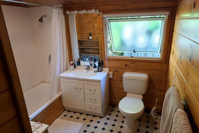 Photo of property in 43 Houghton Bay Road, Houghton Bay, Wellington, 6023