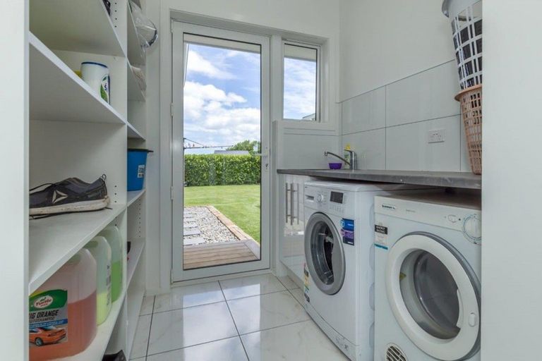 Photo of property in 33 Wakefield Road, Levin, 5571