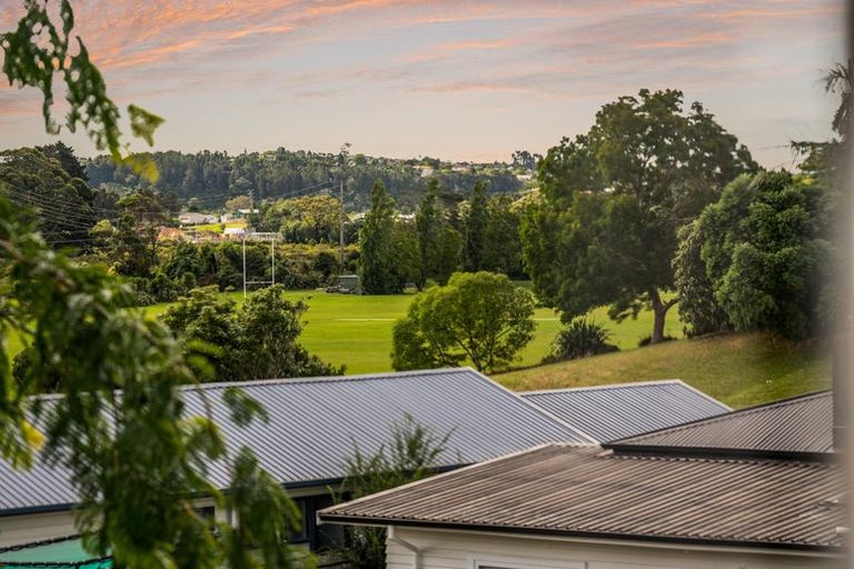 Photo of property in 38 Toru Street, Te Atatu Peninsula, Auckland, 0610