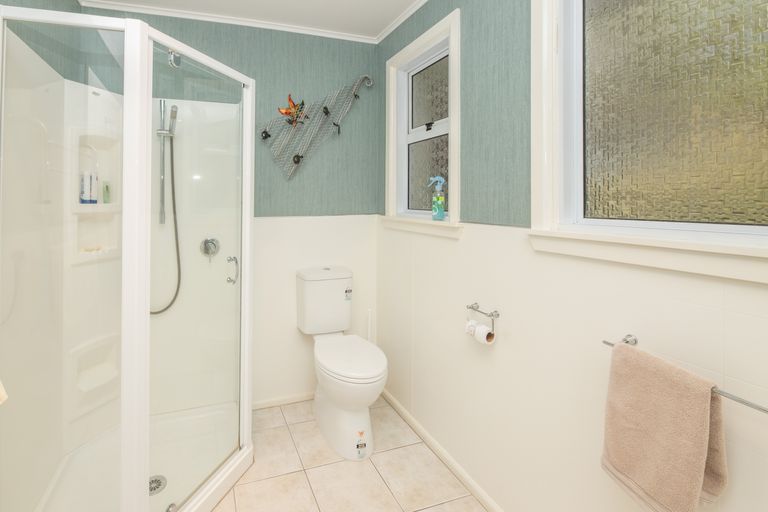 Photo of property in 393 Sawyers Arms Road, Harewood, Christchurch, 8051