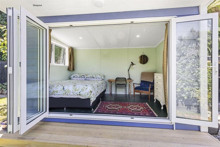 Photo of property in 65 Airlie Road, Plimmerton, Porirua, 5026