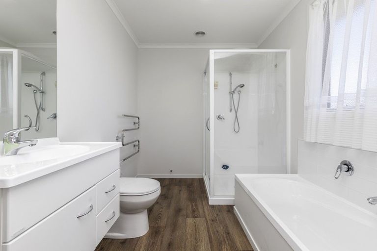 Photo of property in 10 Ballintoy Park Drive, Welcome Bay, Tauranga, 3175