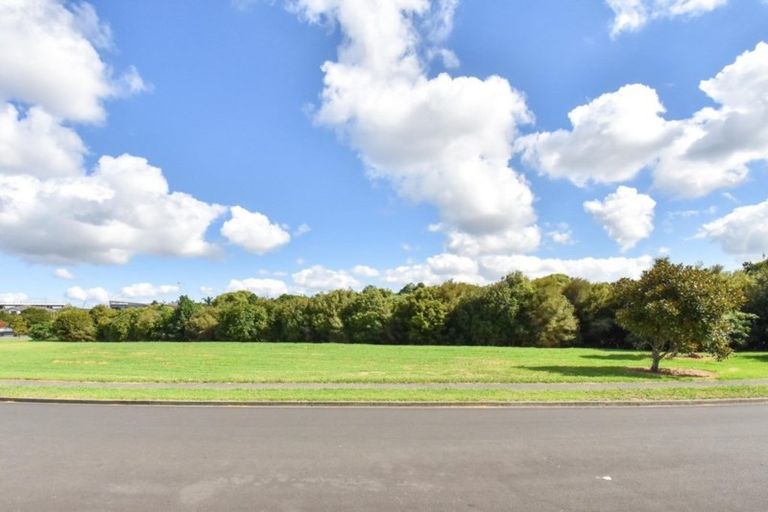 Photo of property in 13 Savona Drive, Flat Bush, Auckland, 2016