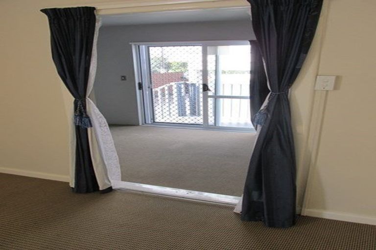 Photo of property in 68 Archibald Road, Kelston, Auckland, 0602