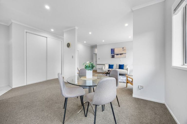 Photo of property in 5 Malbec Place, Huapai, Kumeu, 0810