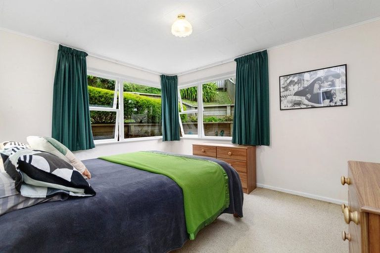 Photo of property in 9 Innes Way, Newlands, Wellington, 6037