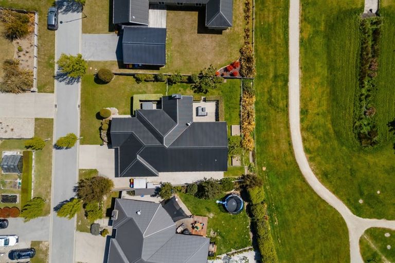 Photo of property in 11 Sunnyside Lane, Wanaka, 9305