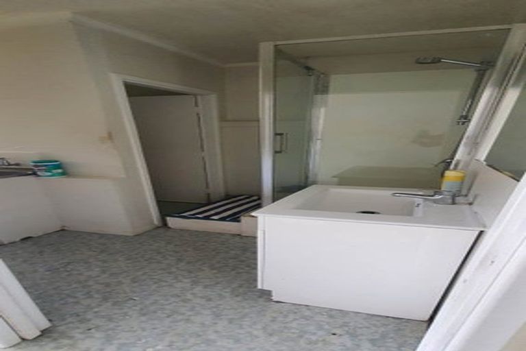 Photo of property in 149 Reeves Road, Pakuranga Heights, Auckland, 2010