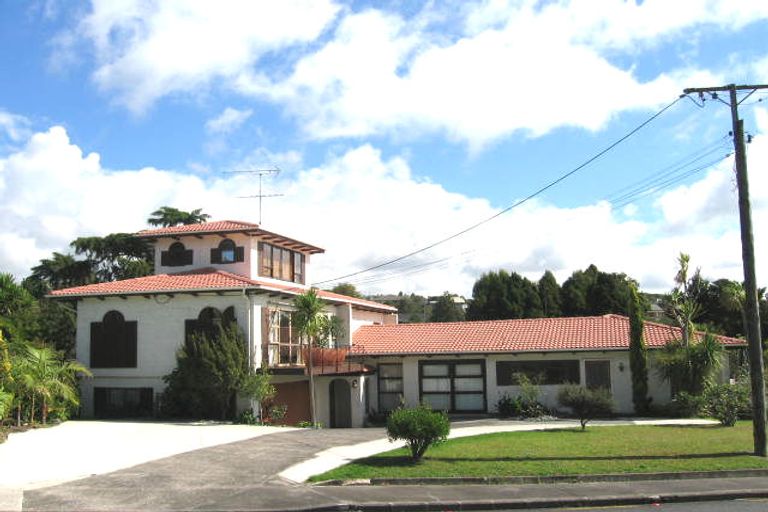 Photo of property in 1/918 Beach Road, Waiake, Auckland, 0630