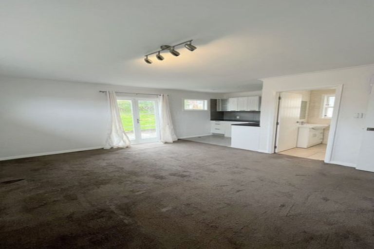 Photo of property in 42 Tiroroa Avenue, Te Atatu South, Auckland, 0610