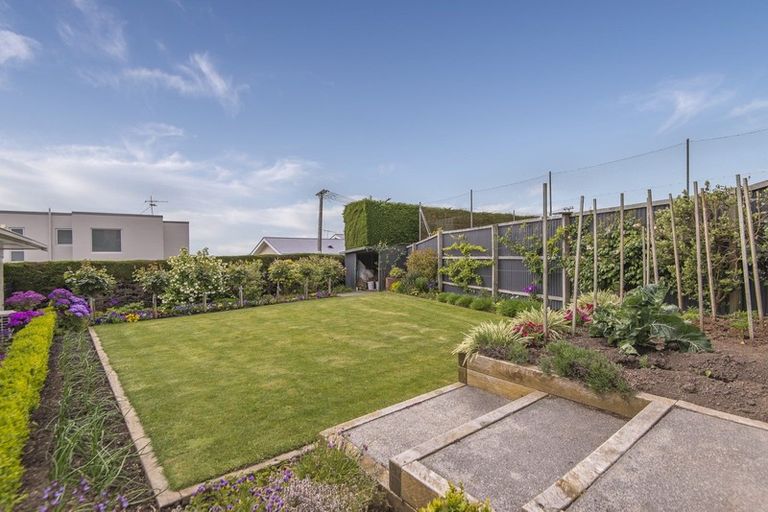 Photo of property in 227 Mount Pleasant Road, Mount Pleasant, Christchurch, 8081