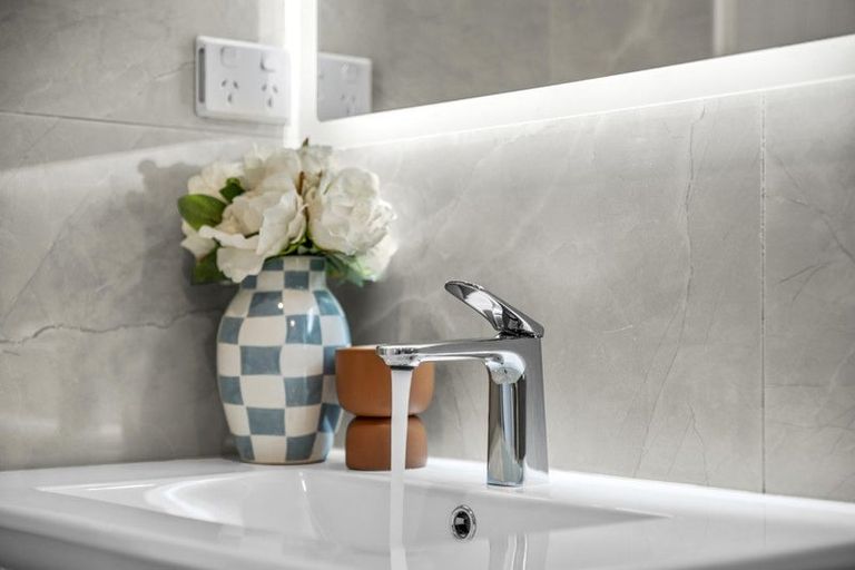 Photo of property in 5/1088 Beach Road, Torbay, Auckland, 0630