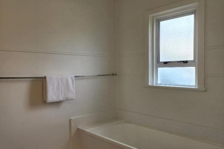 Photo of property in 8 Henui Street, Strandon, New Plymouth, 4312