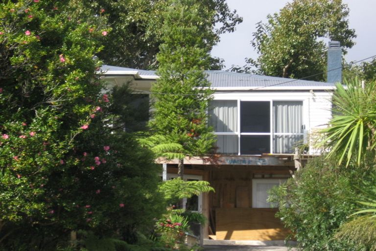 Photo of property in 36 Atkinson Road, Titirangi, Auckland, 0604