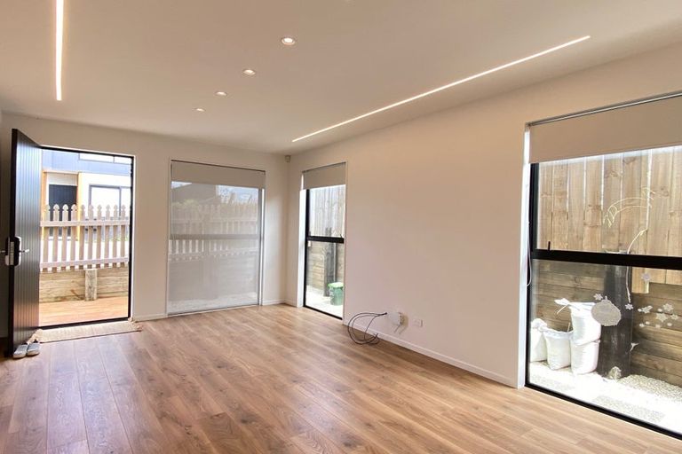 Photo of property in 7 Dinaric Lane, Westgate, Auckland, 0814