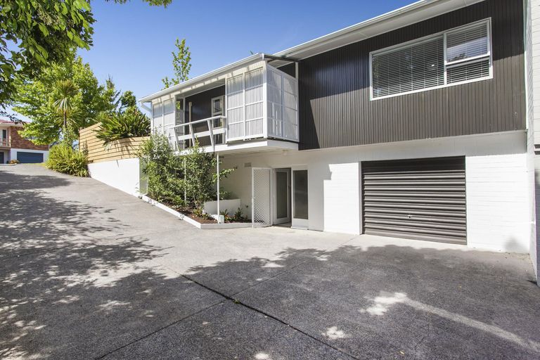 Photo of property in 1/1 Armstrong Place, New Lynn, Auckland, 0600