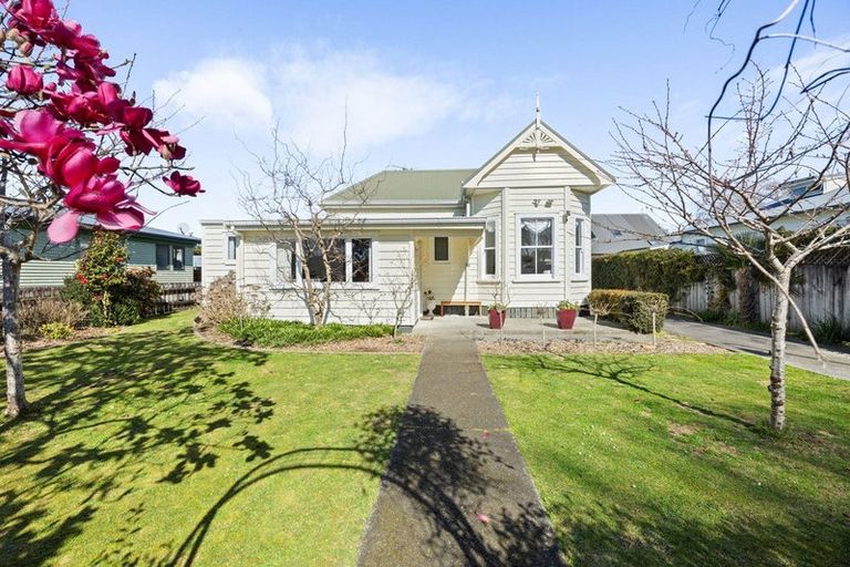 Photo of property in 31 Clare Street, Cambridge, 3434