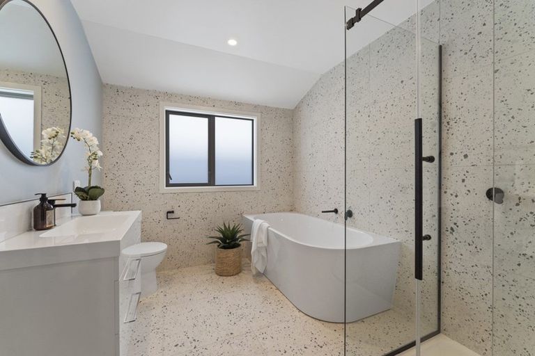 Photo of property in 18 Karearea Avenue, Waikanae, 5036