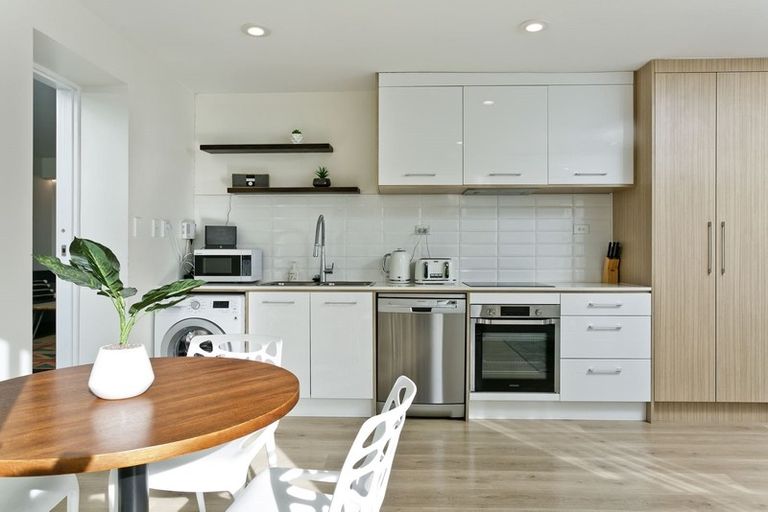 Photo of property in 2/152 Manuka Road, Bayview, Auckland, 0629