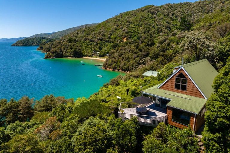 Photo of property in 2069 Queen Charlotte Drive, Ngakuta Bay, Picton, 7281