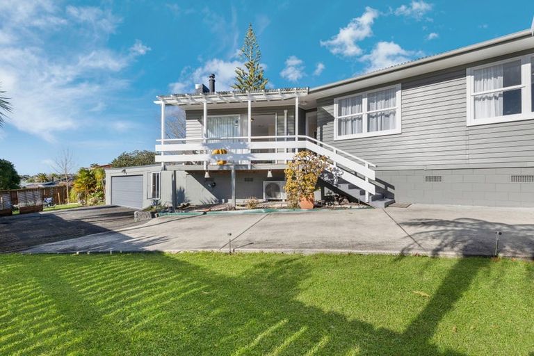 Photo of property in 38 Sunvue Road, Glen Eden, Auckland, 0602