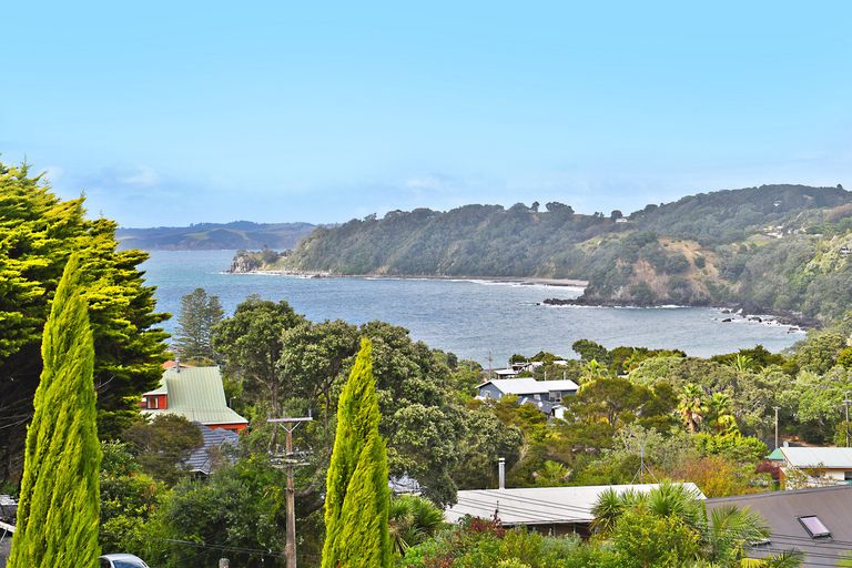 Photo of property in 3 Leigh Road, Leigh, 0985