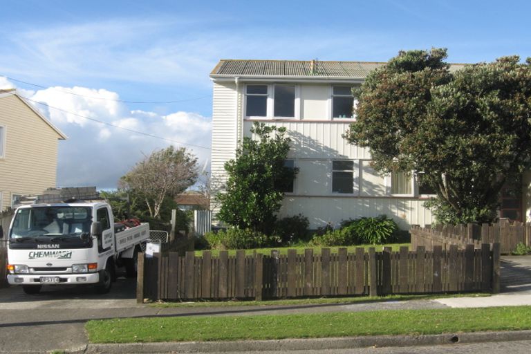 Photo of property in 65-67a Hereford Street, Cannons Creek, Porirua, 5024