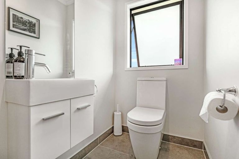 Photo of property in 19 Kendallvale Drive, Waiuku, 2123