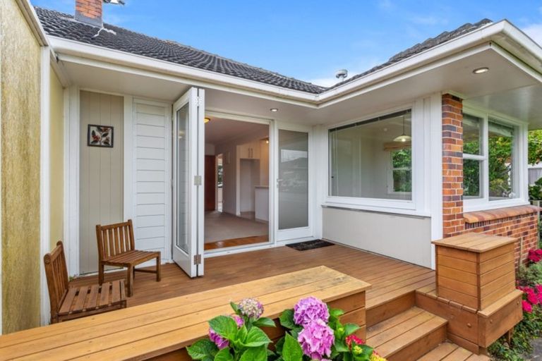 Photo of property in 1/5 Dudding Avenue, Northcote, Auckland, 0627