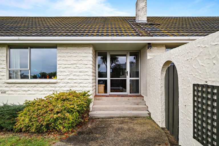 Photo of property in 15 Estuary Crescent, Fairfield, Dunedin, 9018