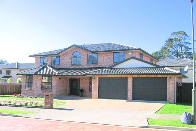 Photo of property in 30 South Kensington Way, Henderson, Auckland, 0612