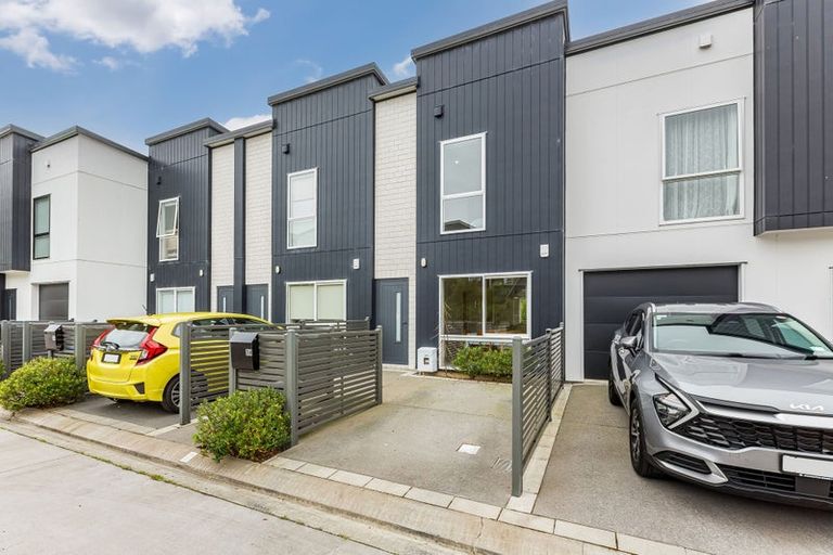 Photo of property in 34 Koreke Close, Kenepuru, Porirua, 5022