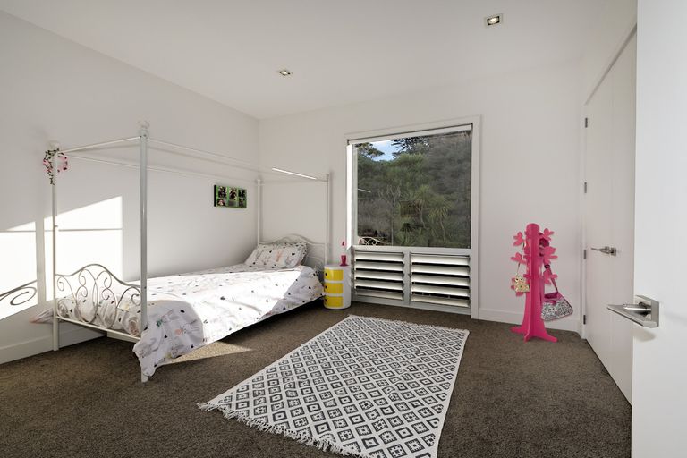 Photo of property in 27 Cochran Road, Oratia, Auckland, 0604