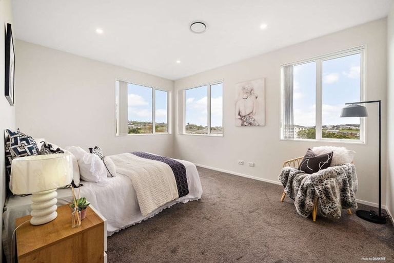 Photo of property in 10 Bine Crescent, Orewa, 0931