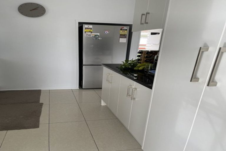 Photo of property in 1/12 Tonar Street, Northcote, Auckland, 0627