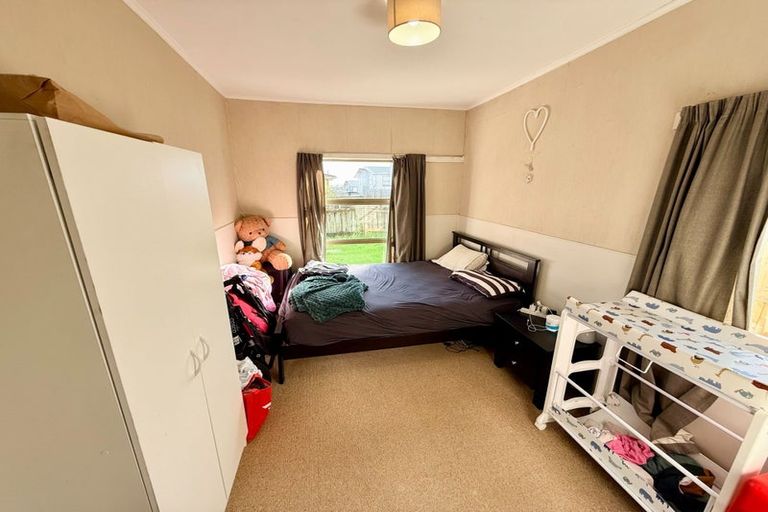 Photo of property in 73 West Coast Road, Glen Eden, Auckland, 0602