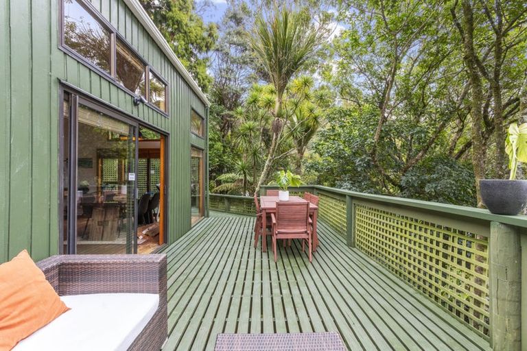 Photo of property in 18 Tinopai Road, Titirangi, Auckland, 0604