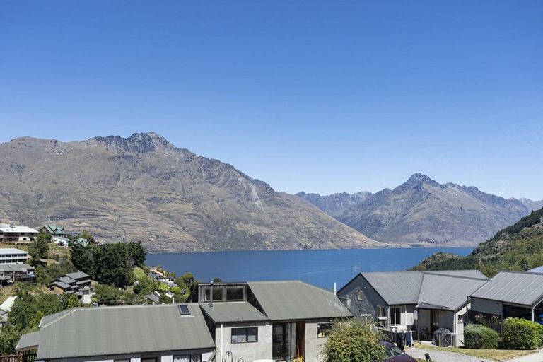 Photo of property in 9a Dart Place, Fernhill, Queenstown, 9300