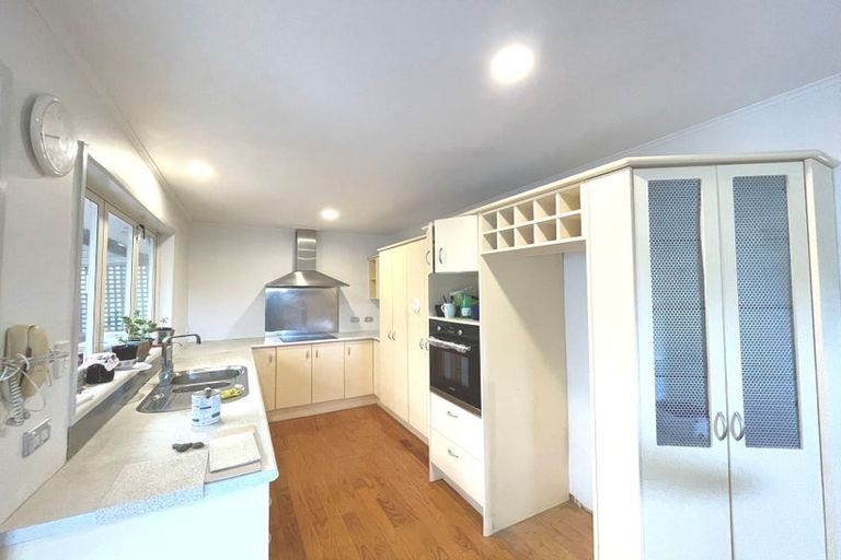 Photo of property in 58 Castleford Street, Green Bay, Auckland, 0604